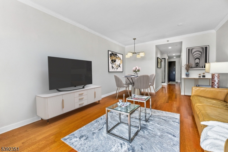 1017 Hudson Park