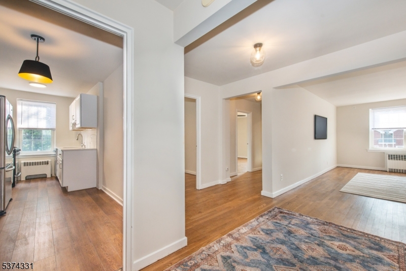 126 Hackett Pl 303