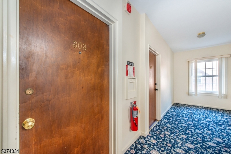 126 Hackett Pl 303