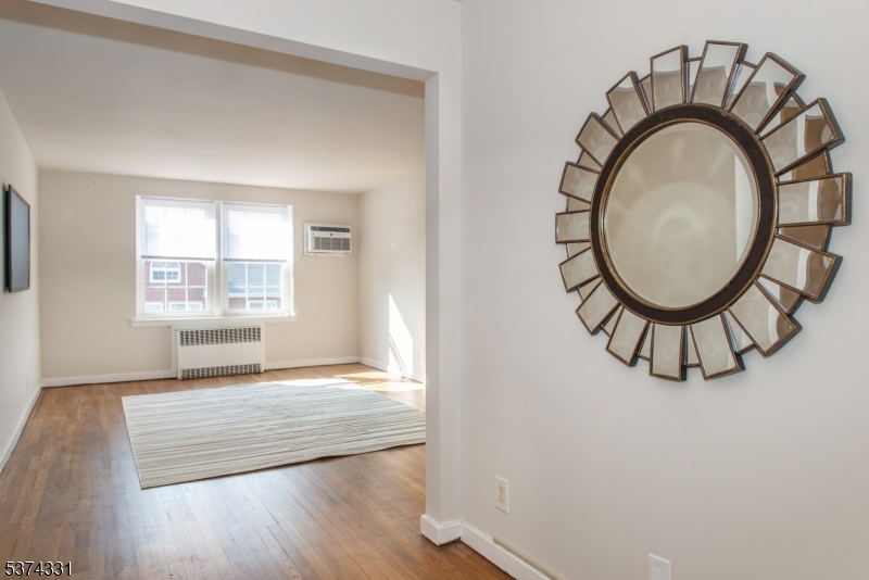 126 Hackett Pl 303