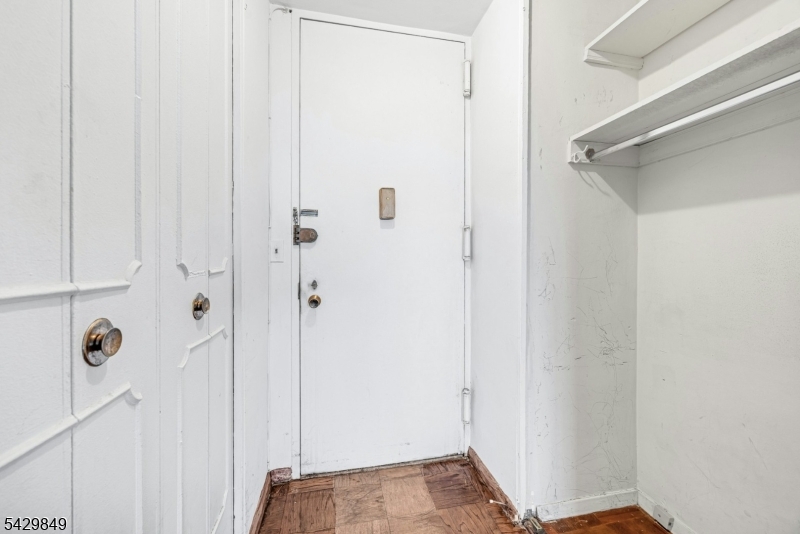 2077 Center Ave 20C