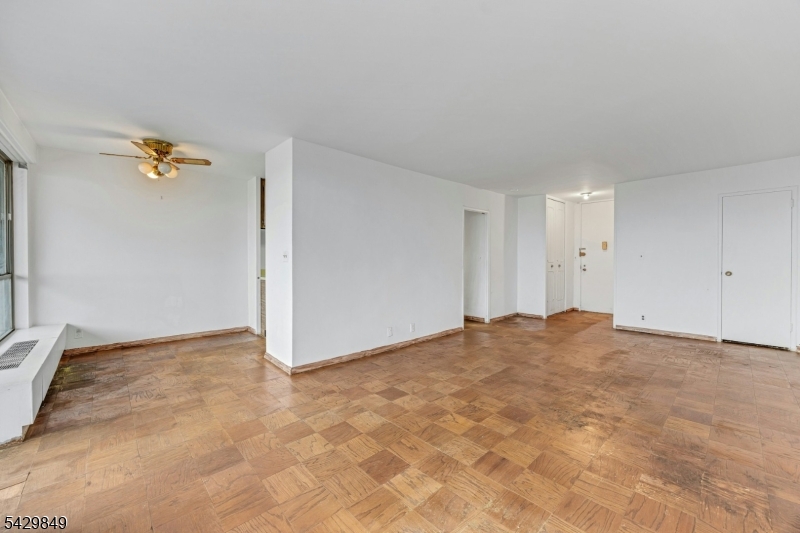 2077 Center Ave 20C