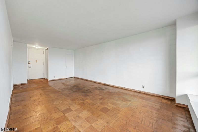 2077 Center Ave 20C