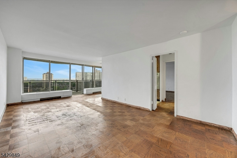 2077 Center Ave 20C