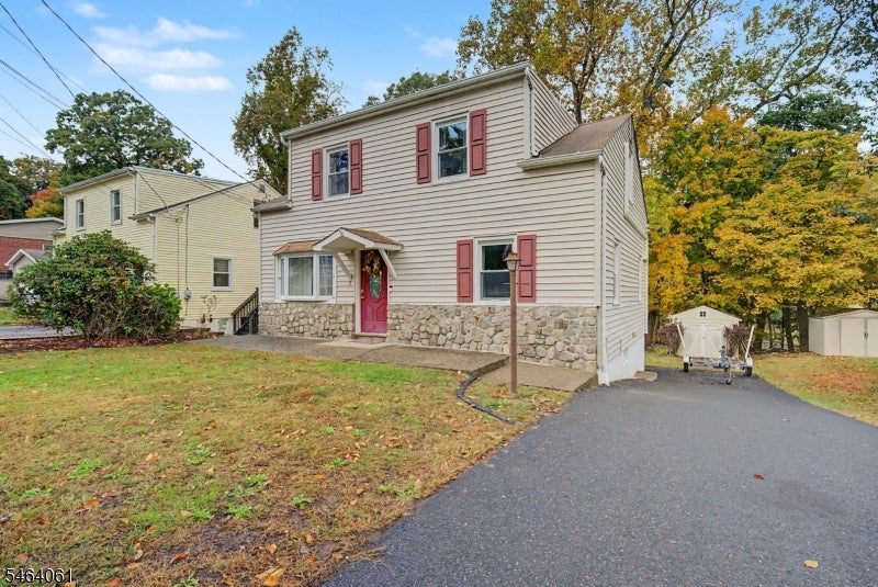7 Redwood Ln