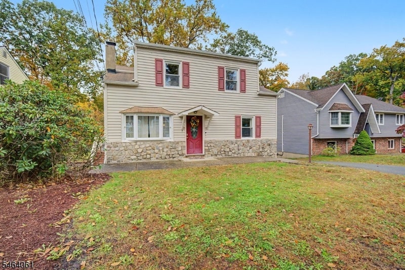 7 Redwood Ln