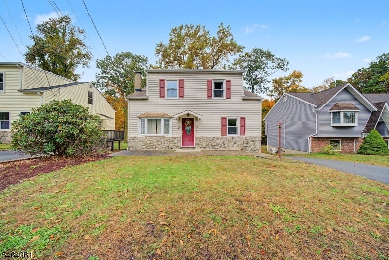 7 Redwood Ln