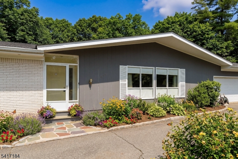 160 Glenview Rd