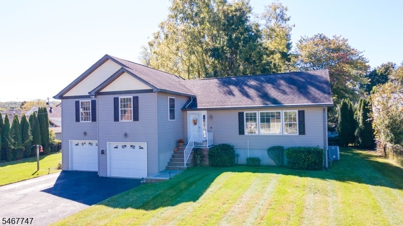 33 Budd St