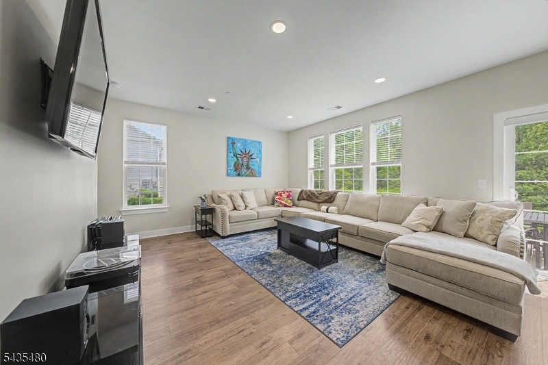411 PARKVIEW LANE