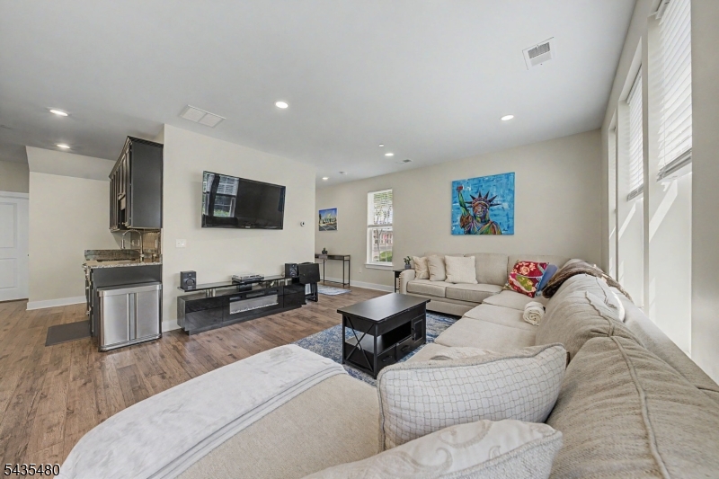 411 PARKVIEW LANE