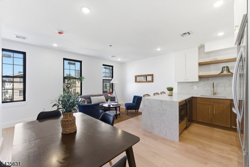 113 Oak St