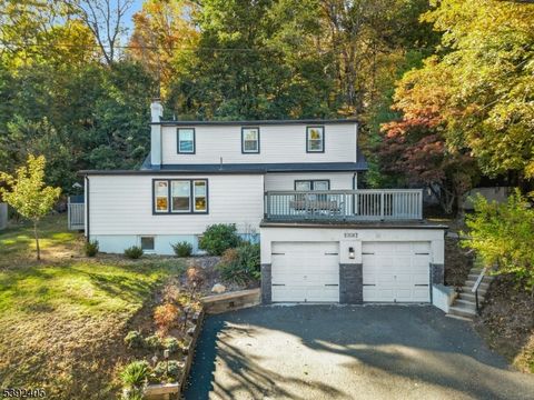 Photo of 8 Brooklyn Mountain Rd, Hopatcong, NJ 07843 (MLS # 3993523)