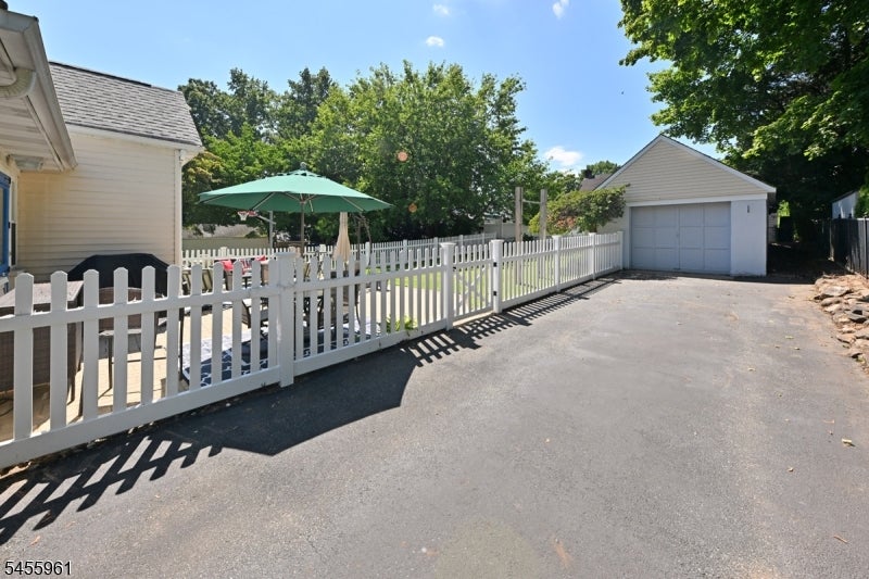 160 Rock Rd
