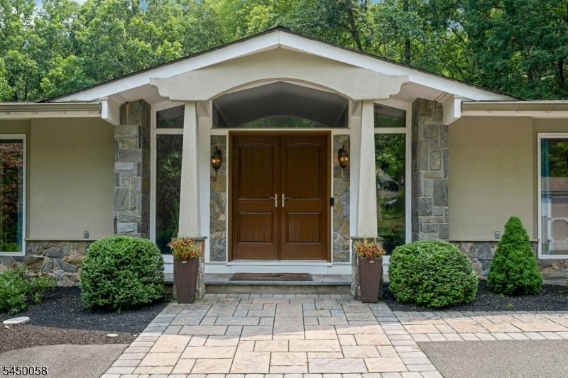 21 Decker Ln