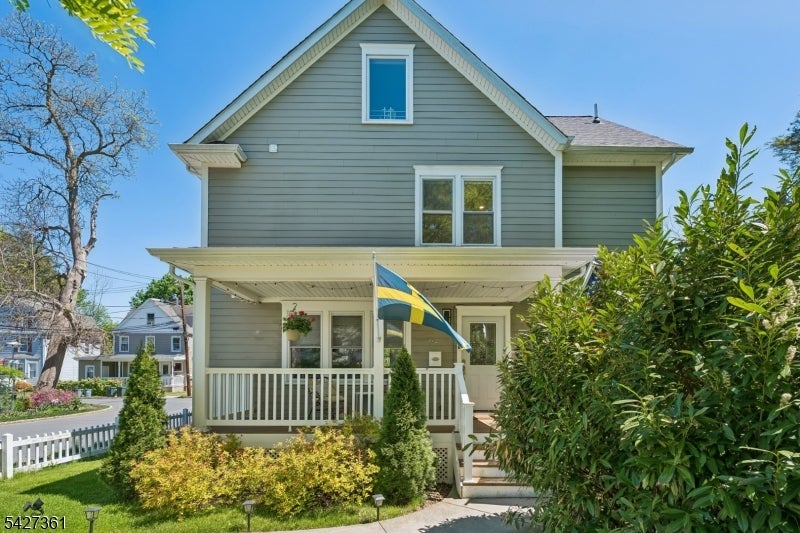62 Ashwood Ave