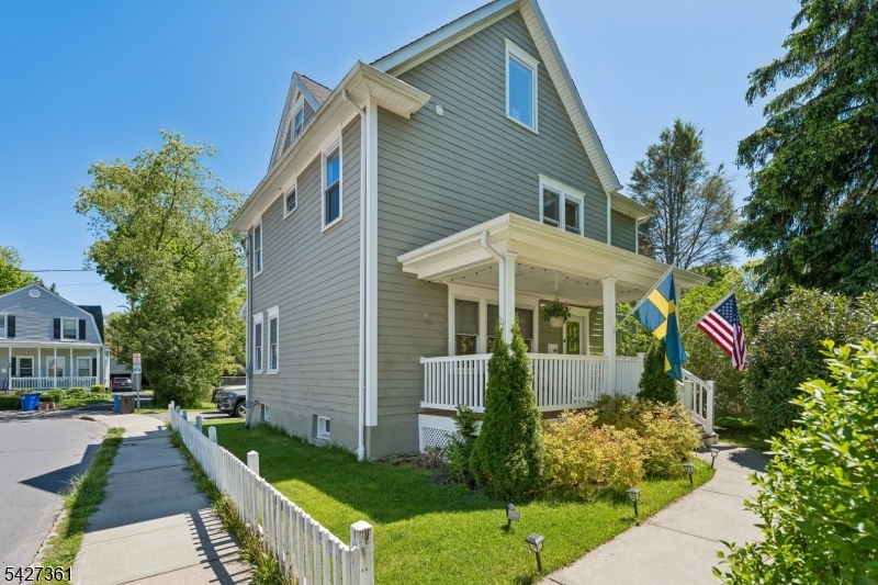 62 Ashwood Ave