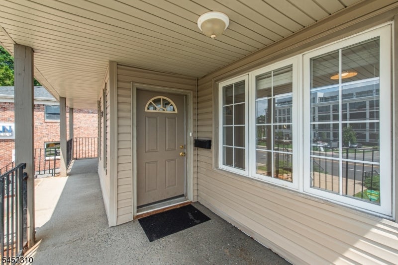 160 Bloomfield Ave B