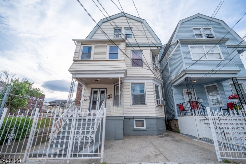 352 N 7Th St