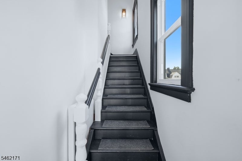 35 Rossmore Pl 2