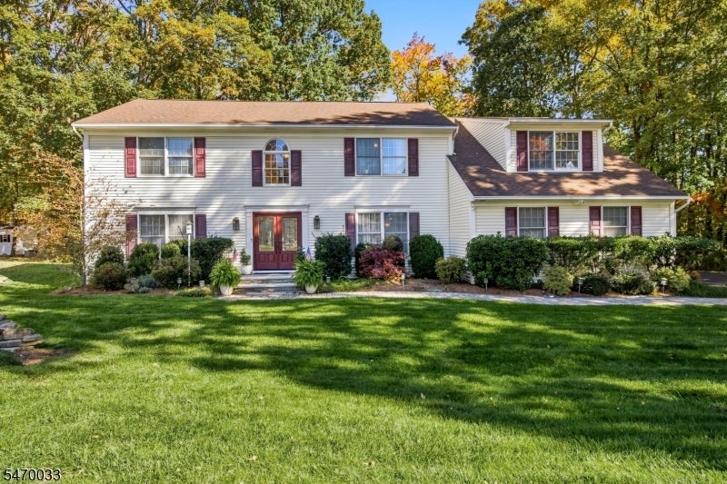 9 Hunting Meadow Ct