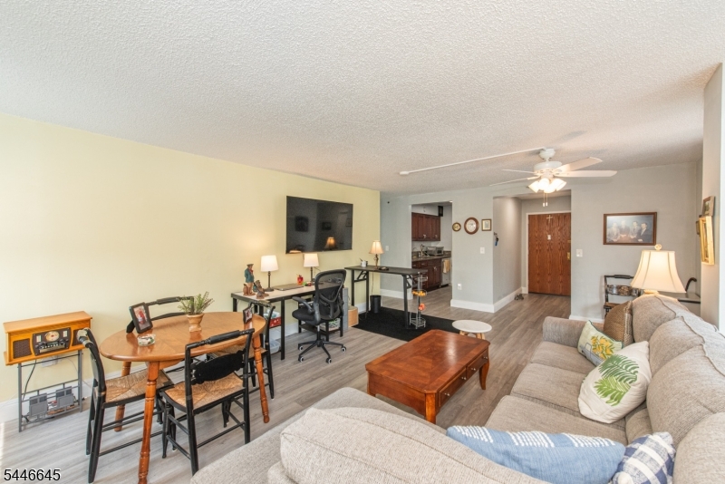 300 Main St 301