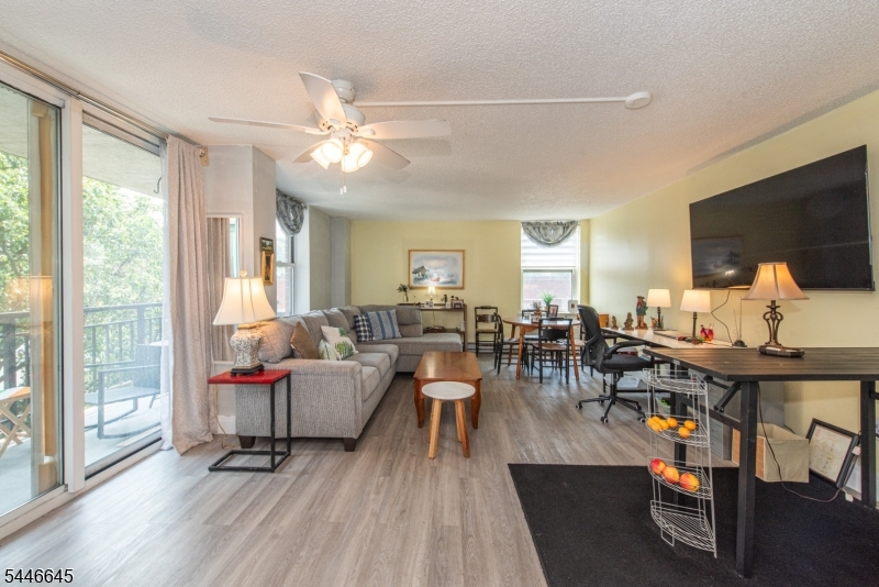 300 Main St 301