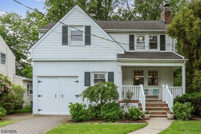 120 Greenwood Dr