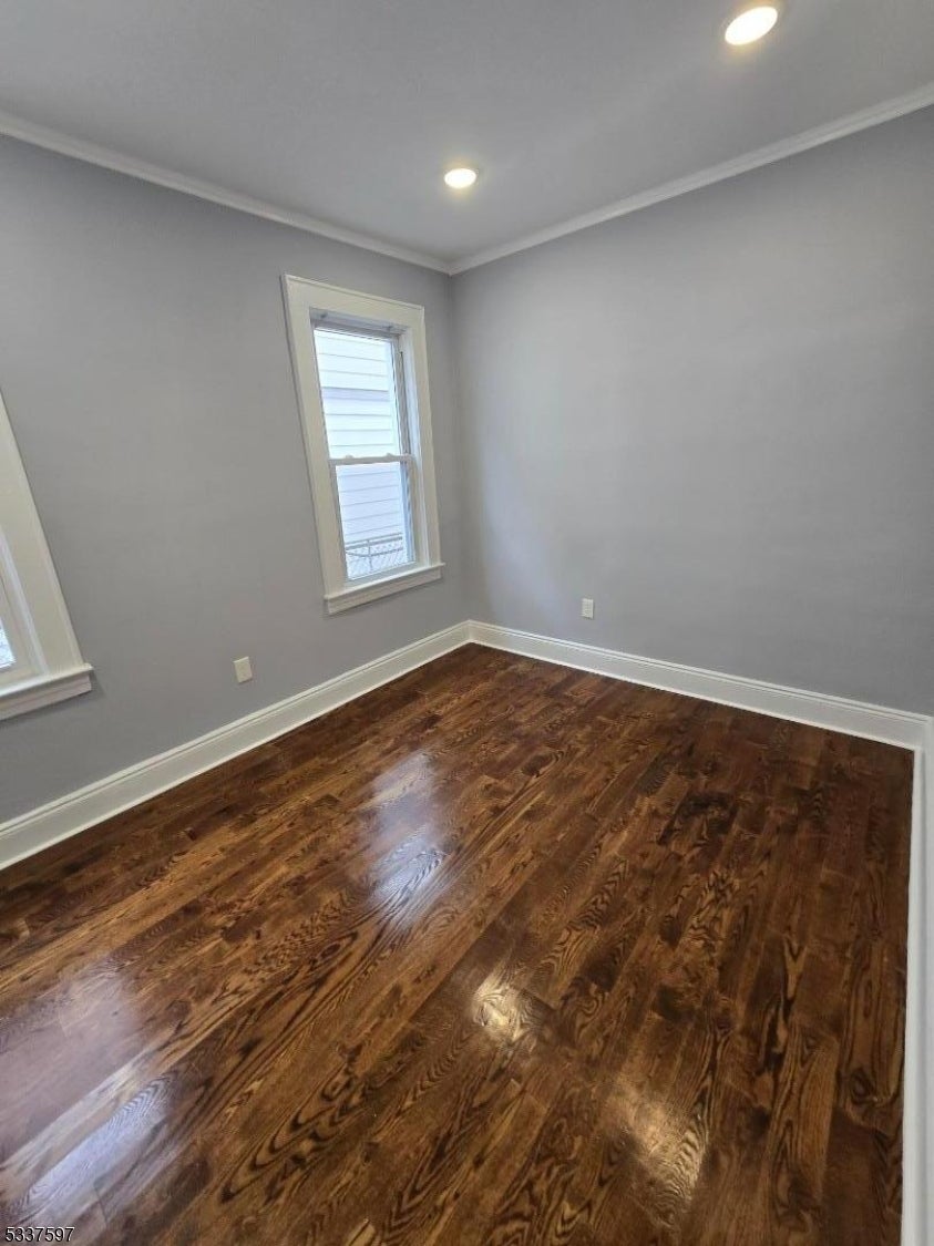 712 JACKSON AVE 1 1