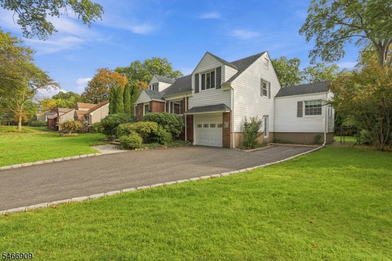 55 Monmouth Rd