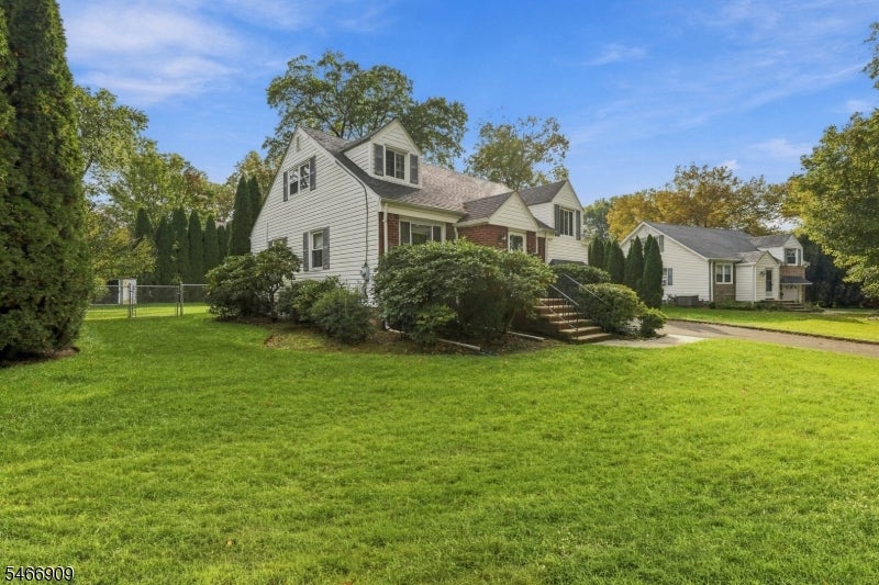 55 Monmouth Rd