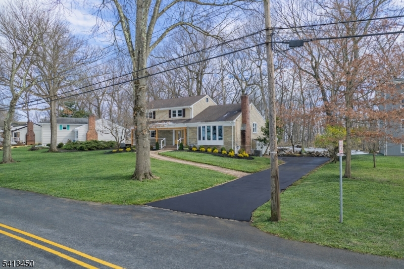 27 Hunterdon Blvd