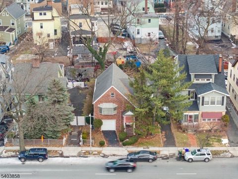 220 N Oraton Pkwy East Orange City NJ 07017