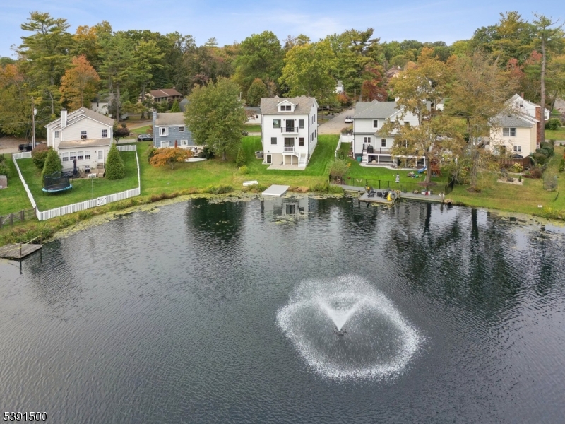 15 Lake Rd