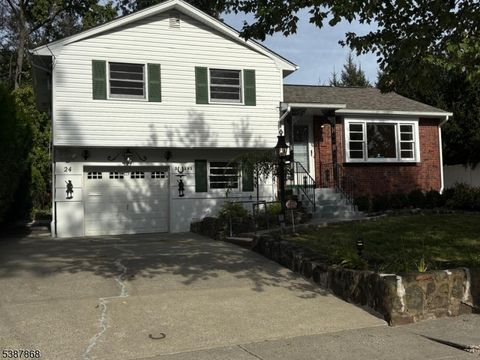Photo of 24 Stiles St, Springfield, NJ 07081 (MLS # 3991343)