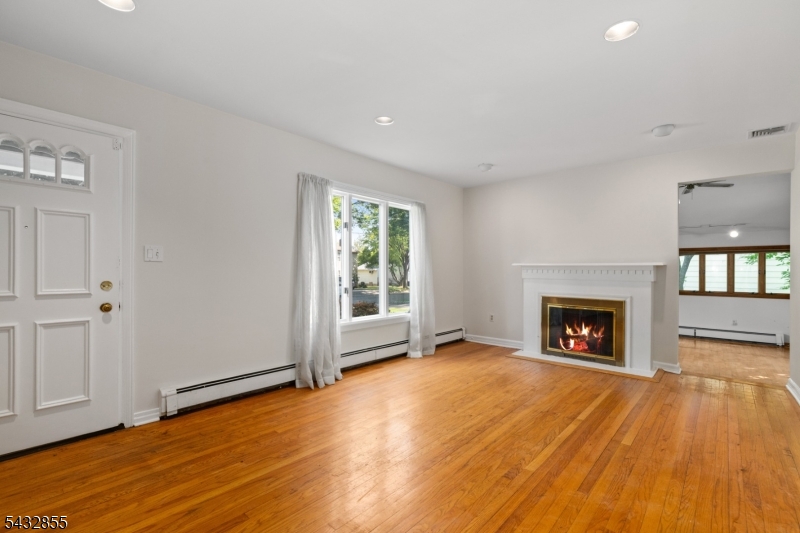 557 Monroe Ct