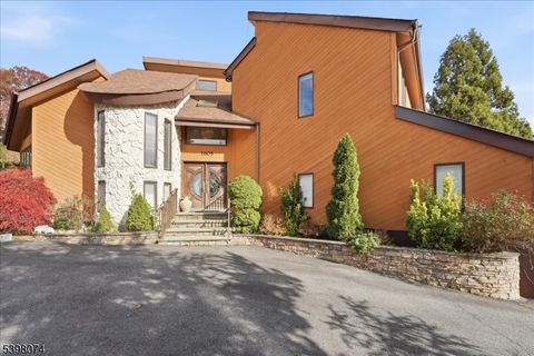 1605 Justin Pl Mountainside Boro NJ 07092