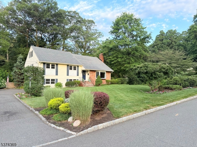 301 Meetinghouse Ln