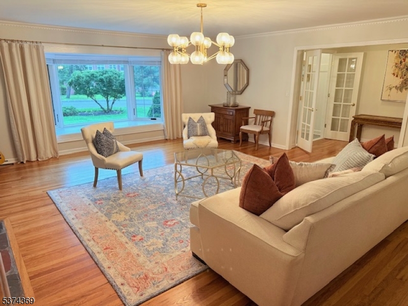 301 Meetinghouse Ln