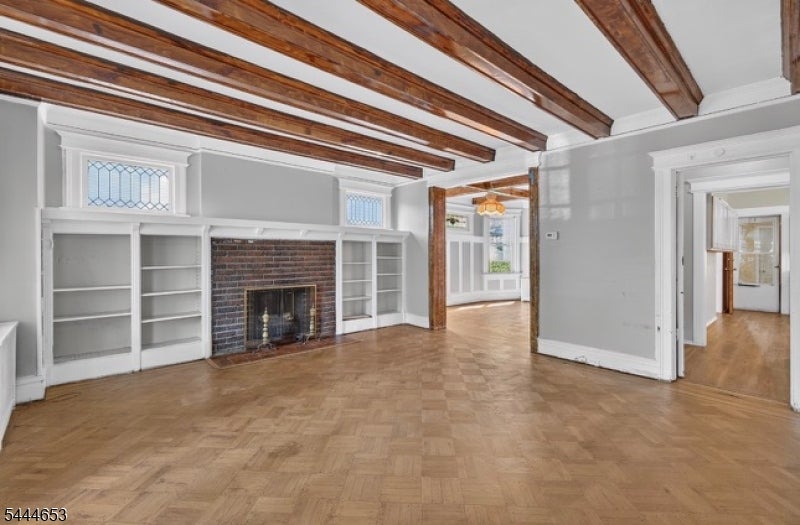389 N Maple Ave