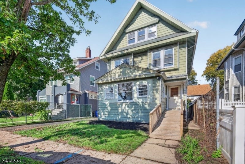 389 N Maple Ave