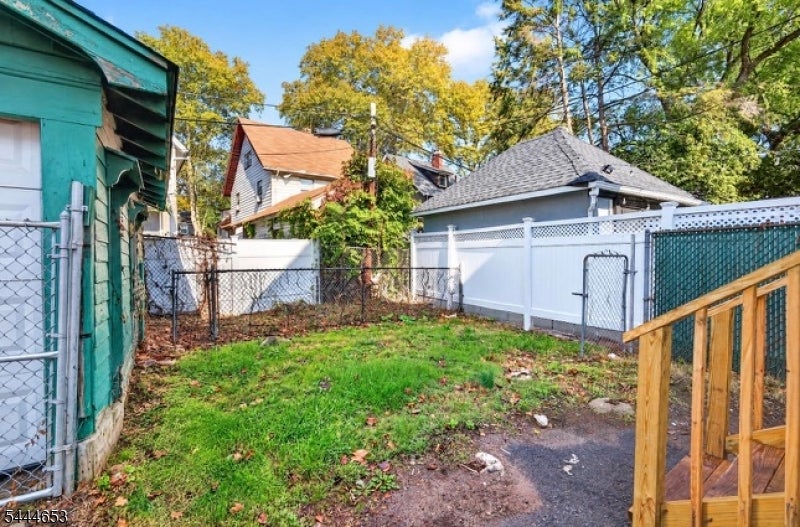389 N Maple Ave