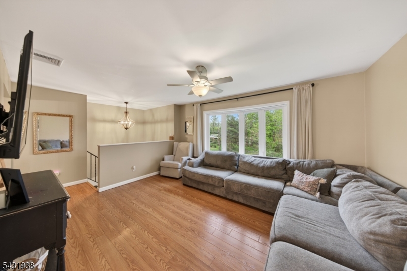 13 Valley Drive N