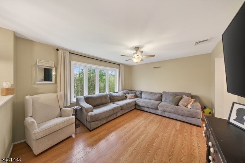 13 Valley Drive N