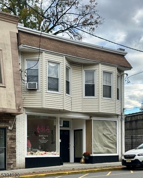Photo of 232 Stuyvesant Ave, Lyndhurst, NJ 07071 (MLS # 3994936)