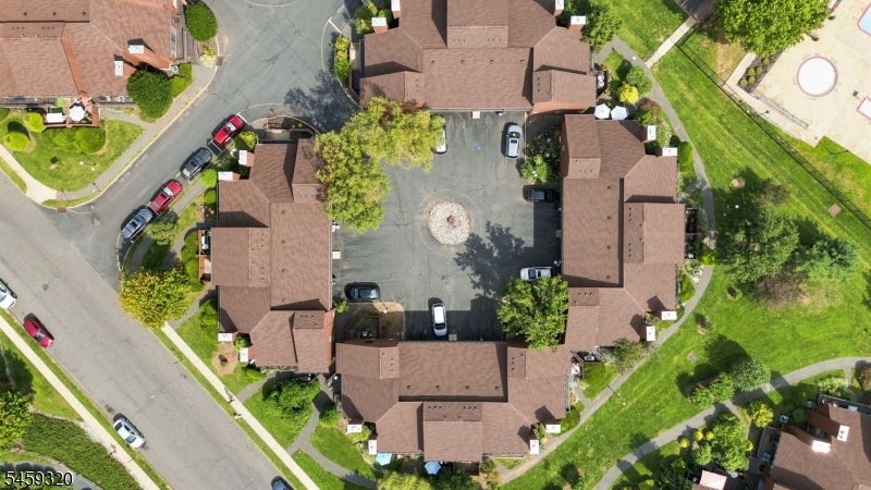 25 Bloomingdale Dr 2C