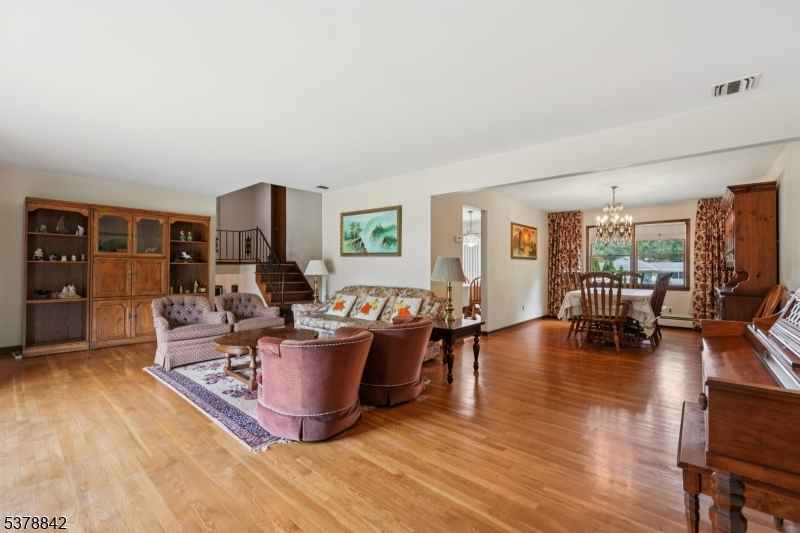 43 Reston Rd