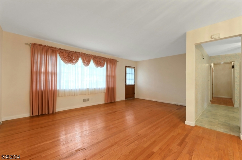 382 S Pleasant Ave
