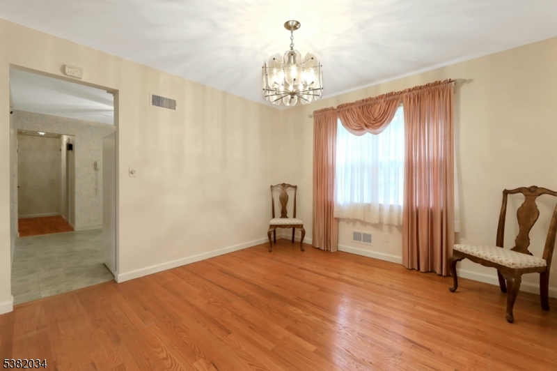 382 S Pleasant Ave