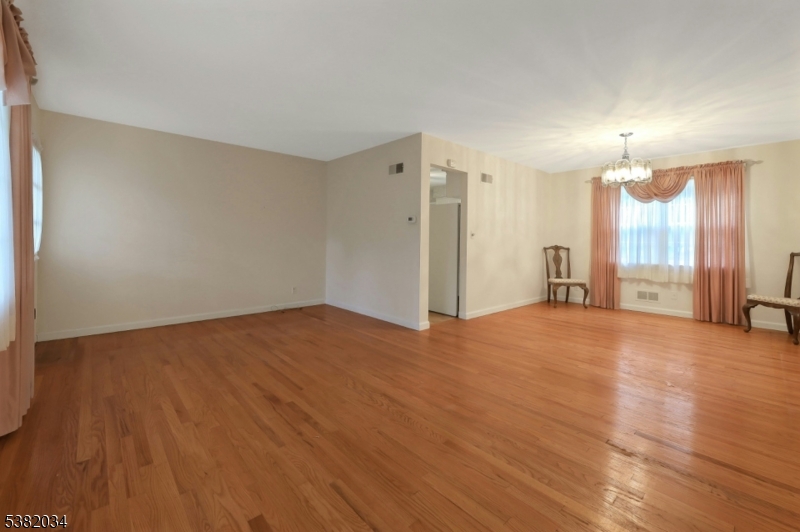 382 S Pleasant Ave
